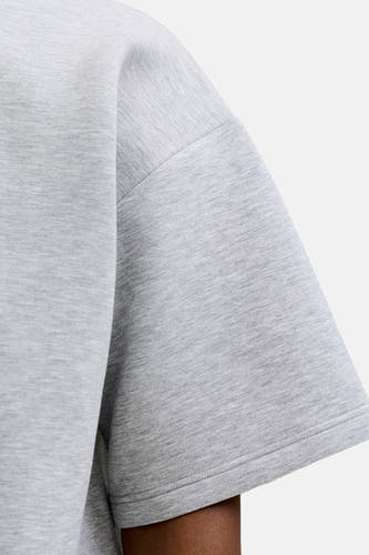 Grijze ronde hals sweater van CORE BY JACK & JONES, met marl textuur en opgevouwen mouw, close-up detail