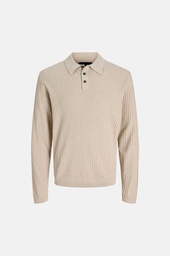 Beige trui met ronde hals van PREMIUM by JACK & JONES, geribbeld gebreid, met een polokraag en drie donkere knopen.