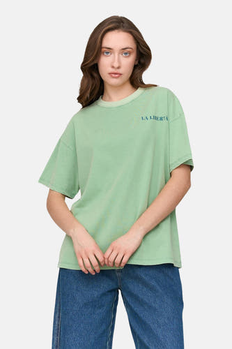 T-shirt vert avec manches courtes de 24 colours gmbh, imprimé du texte "LA LIBERTA".