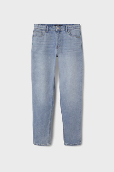 Jean droit bleu clair de LMTD, denim teint avec un léger effet délavé et style classique à cinq poches, vue de face