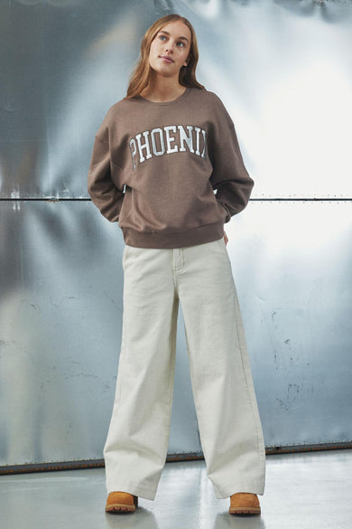 Pantalon beige de LMTD, fabriqué en corduroy avec des poches larges et des poches à l'avant.