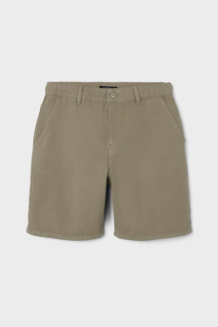 Khaki short van LMTD, met zakken en een knoopsluiting.