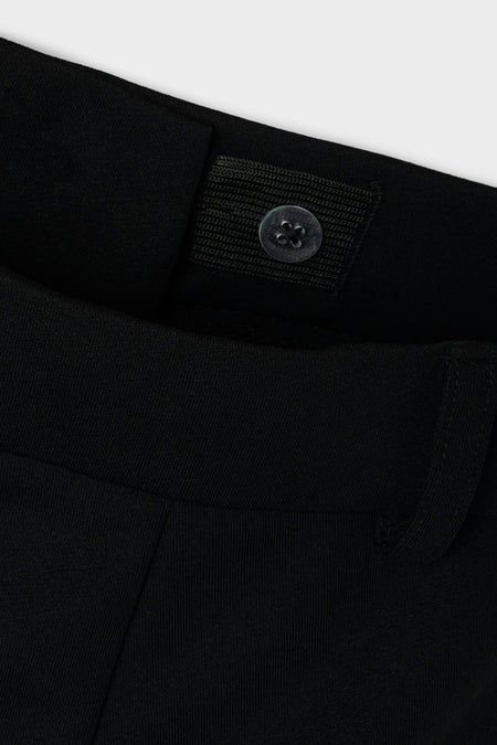 Jean noir de LMTD, avec une ceinture ajustable et une couleur unie.