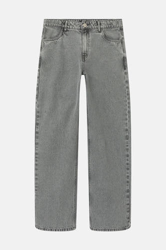 Lichtgrijze denim jeans wide van LMTD, met wijde pijpen en klassieke zakken op een effen achtergrond.