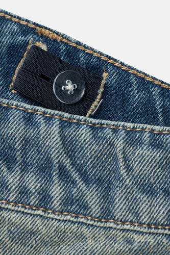 Middenblauwe denim wijde jeans van LMTD, met verstelbare tailleband en een subtiele used wassing.
