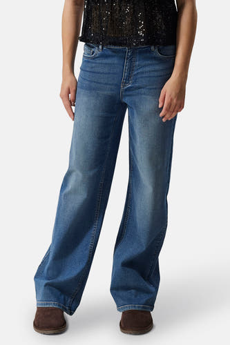 Jean denim bleu marine large de LMTD, avec des poches classiques et un lavage subtil.