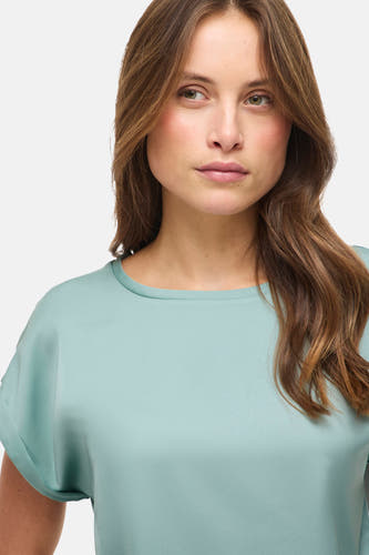 Blauw T-shirt van VILA® met korte mouwen en een ronde hals.