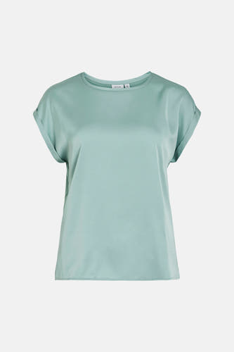 Blauw T-shirt van VILA, met korte, opgerolde mouwen en een gladde textuur.
