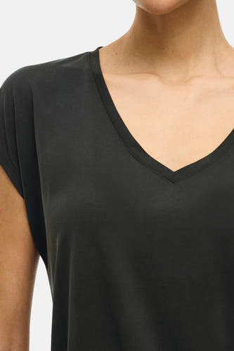 T-shirt noir de VILA® avec un col V et des manches courtes.