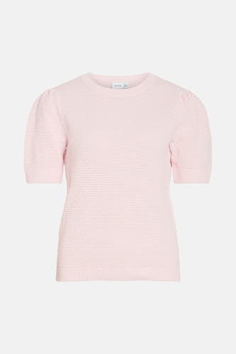 Pull rose de VILA, avec de courtes manches bouffantes et un tricot fin.