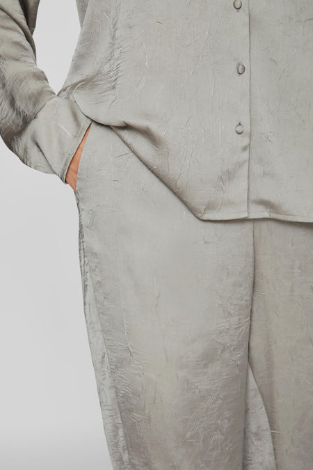VIKLIA HW FLARED PANTS