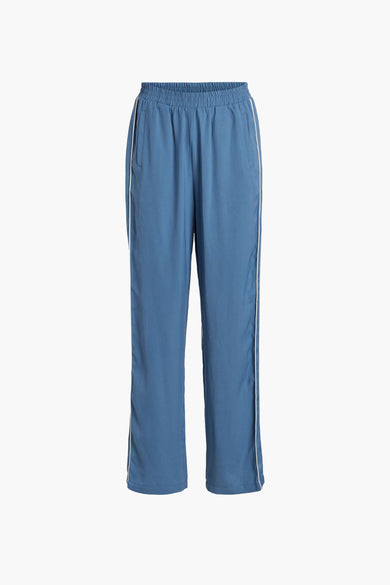 Blauwe broek van VILA met witte accentstrepen langs de zijkant en elastische tailleband.