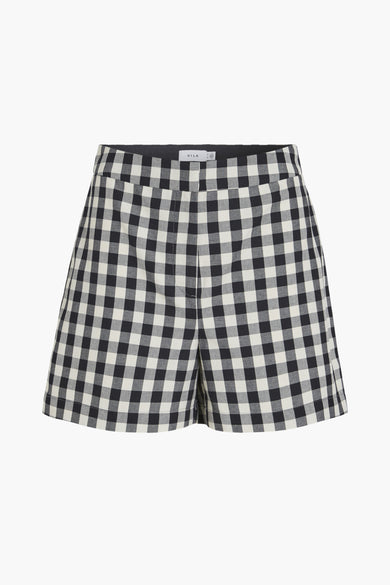 Zwart-witte geruite shorts van VILA® met elastische taille en klassieke pasvorm, front view