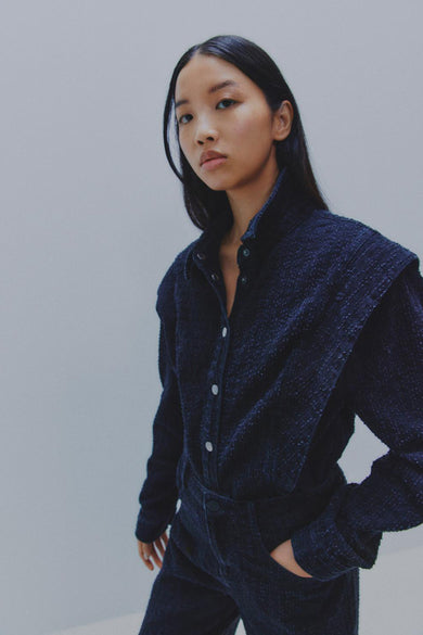 Blouson de jeans noir VILA® avec fermeture à boutons, manches épaules et ettes longues.
