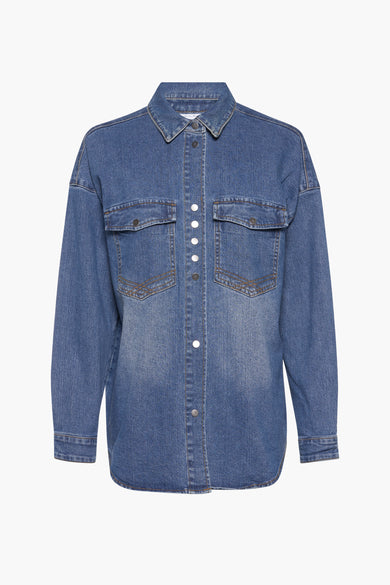 Donkerblauw jeanshemd van VILA®, met lange mouwen, borstzakken en een knoopsluiting.

