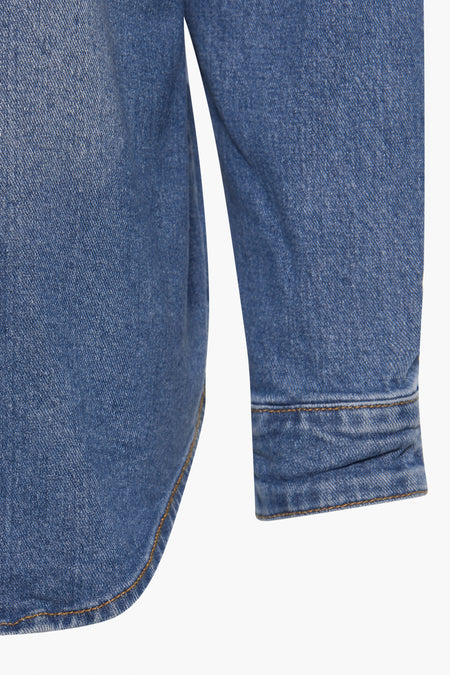 Donkerblauw denim jeanshemd van VILA, met lange mouwen en zichtbare stiksels.