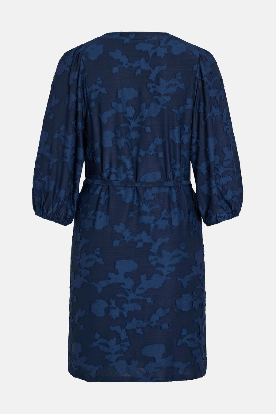 Blauwe jurk met lange mouwen van Vila, met bloemenpatroon en een ceintuur in de taille.