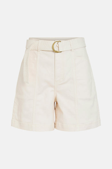 Ecru short van VILA met een geweven riem en goudkleurige gesp.
