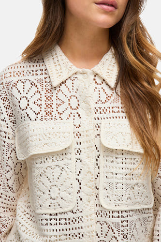 Chemise écru colorée à longues manches de VILA®, avec un motif floral tricoté et des poches brodées.