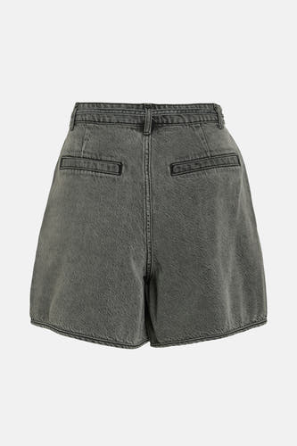 Grijze short van VILA, met achterzakken en een stonewash textuur.