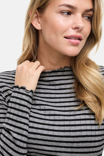 Gris rayé longsleeve Vila avec un colage et et manches.
