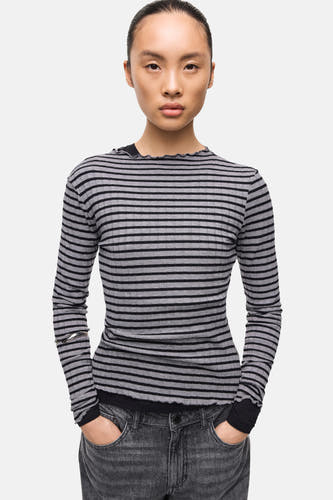 T-shirt gris à manches longues de VILA®, avec un motif rayé et une texture côtelée.