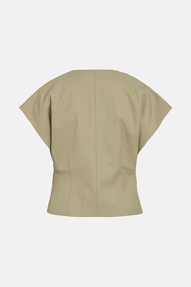 Groen gilet van VILA®, met korte mouwen en een effen dessin op een witte achtergrond.