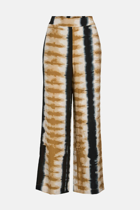 Multikleurige broek van VILA® met een abstracte tie-dye print in bruine en zwarte tinten.
