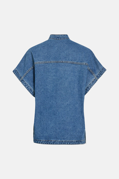 Jeanshemd in mid blue denim van VILA®, achterkant met korte mouwen en jukstuk.
