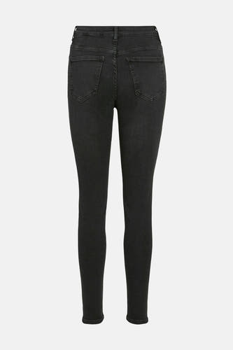 Zwarte skinny jeans van Vila, met achterzakken.
