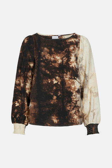 Bruine blouse met lange mouwen van VILA, met batikprint en elastische manchetten.

