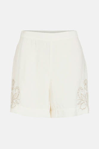 Witte korte broek van VILA, met geborduurde bloemendetails op beide pijpen.

