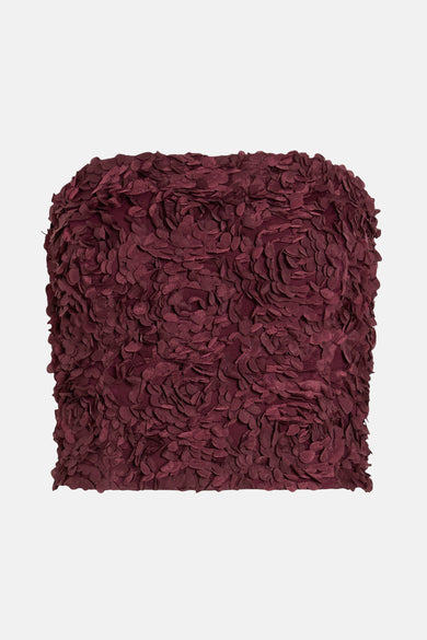Bordeaux blouse van VILA®, versierd met een bloemmotief en gedetailleerde textuur.