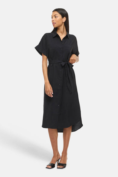 Zwarte jurk met korte mouwen van VILA® met een riem en knoopsluiting.