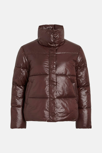 Bruine pufferjas met hoge kraag.