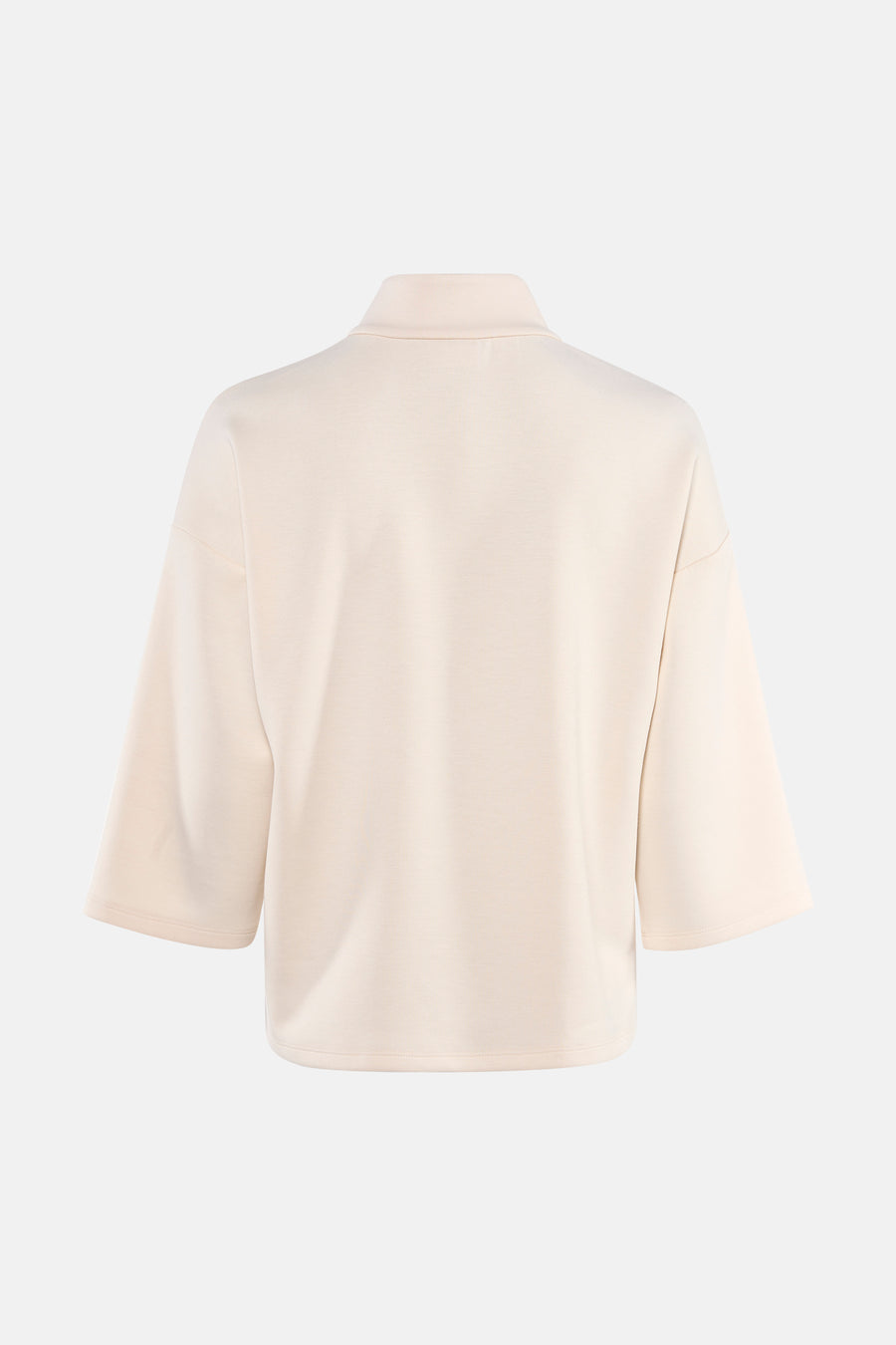 Beige sweater van VILA, met driekwart mouwen en een hoge hals, gezien van achteren.
