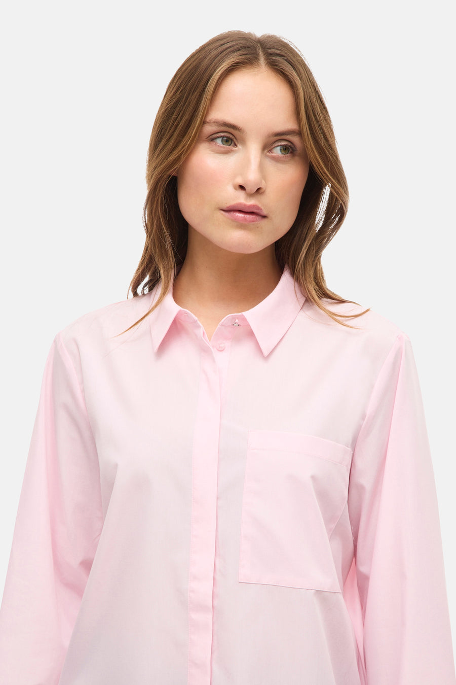Roze hemd met lange mouwen van VILA®, met een borstzak en knoopsluiting.
