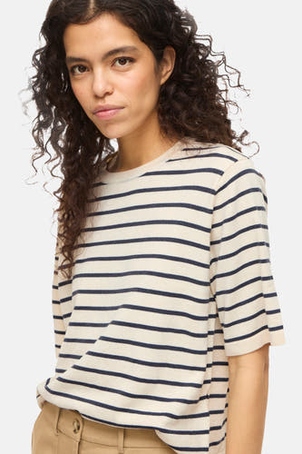 T-shirt beige à manches courtes de VILA®, avec un motif rayé et une coupe décontractée.
