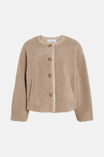 Beige teddy jas van VILA, met een knoopsluiting en steekzakken.