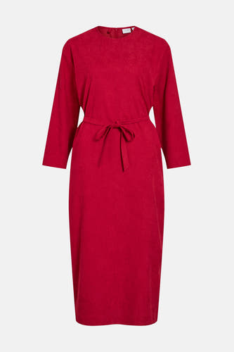 Robe rouge à longues manches de Vila, avec une ceinture à la taille et une fente dans le dos.