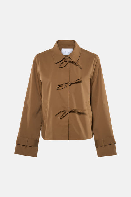 Beige korte jas van VILA met strikdetails en manchetten met riempjes.
