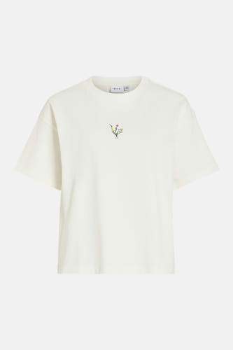 T-shirt blanc de VILA, avec un bouquet de fleurs brodé sur la poitrine.