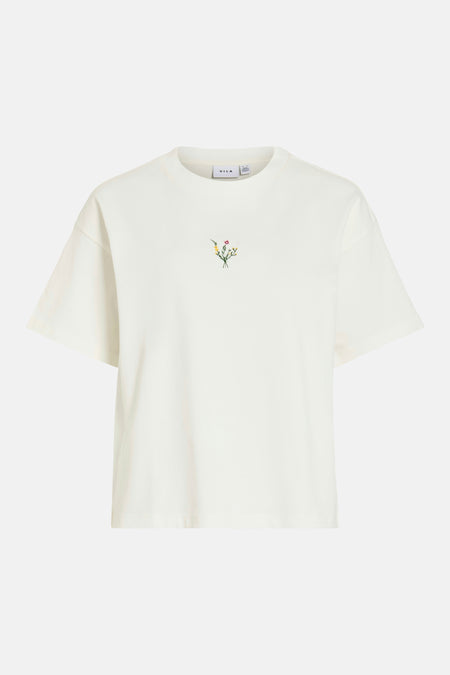 Wit T-shirt van VILA, met een geborduurd bloemenboeket op de borst.