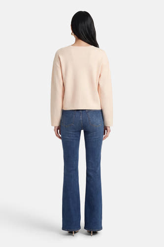 Ecru gilet van VILA®, rugaanzicht, gecombineerd met blauwe denim broek en hakken.