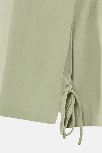 Chemisier vert de VILA® avec cordons de serrage sur les côtés et tissu légèrement texturé.