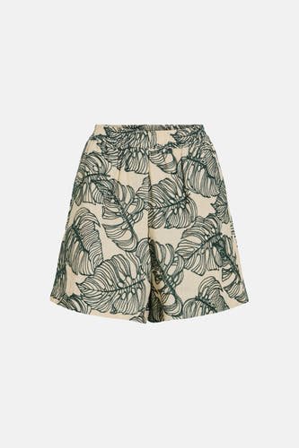 Crèmekleurige shorts met groene bladprint van VILA® en elastische taille, platliggend gefotografeerd.