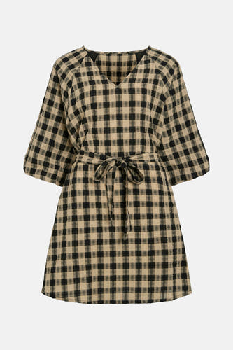 Robe noire à longues manches de VILA®, avec un motif à carreaux et une ceinture à la taille, vue arrière.