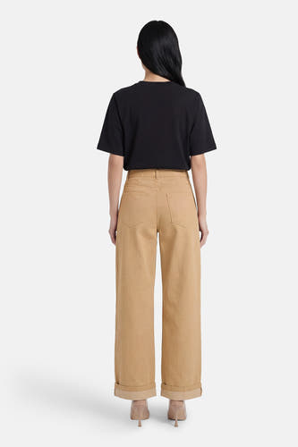 Beige gekleurde jeans van VILA®, met wijde pijpen en omgeslagen zoom, gezien van achteren.