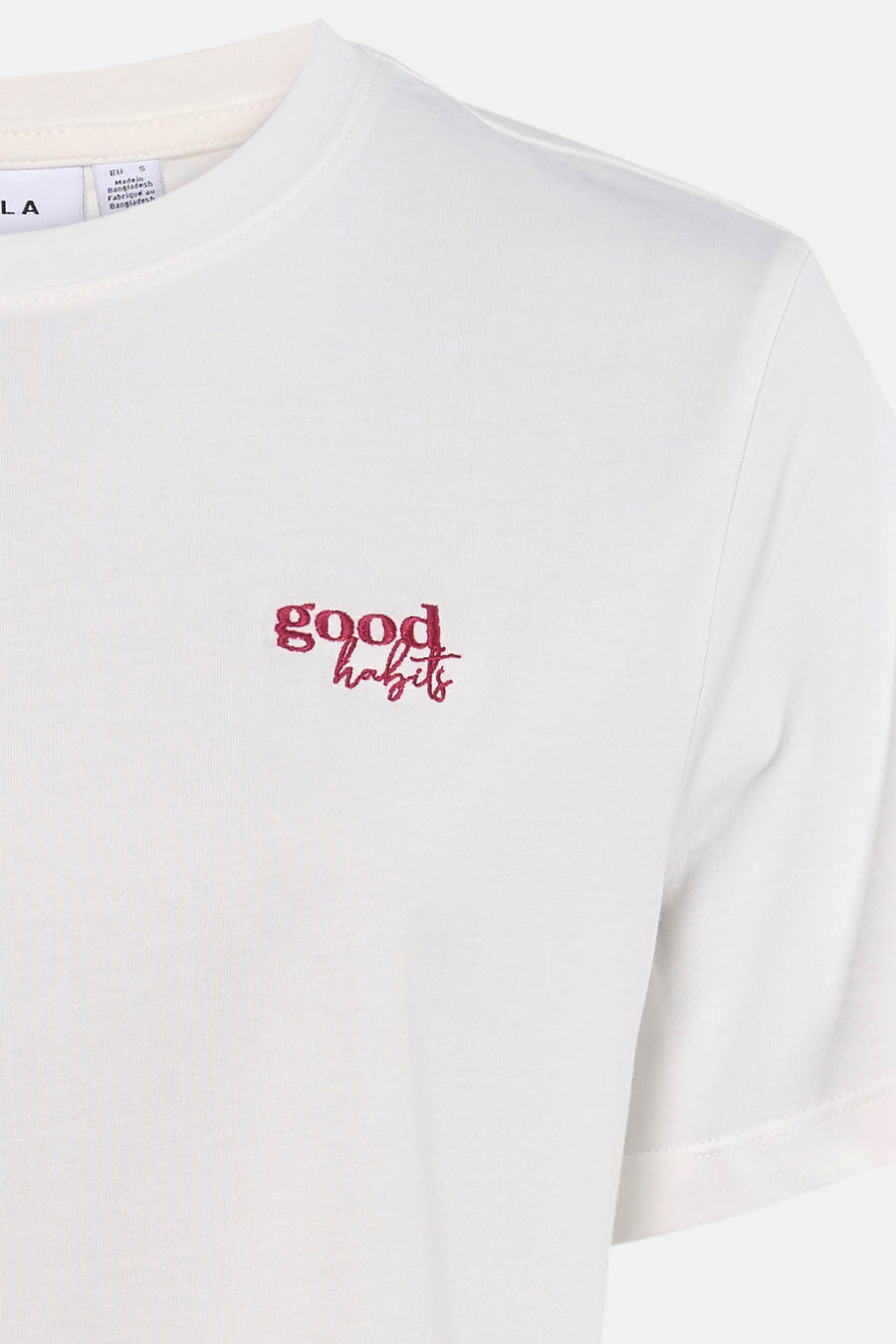 T-shirt blanc à manches courtes de VILA® avec inscription brodée "good habits" sur la poitrine.