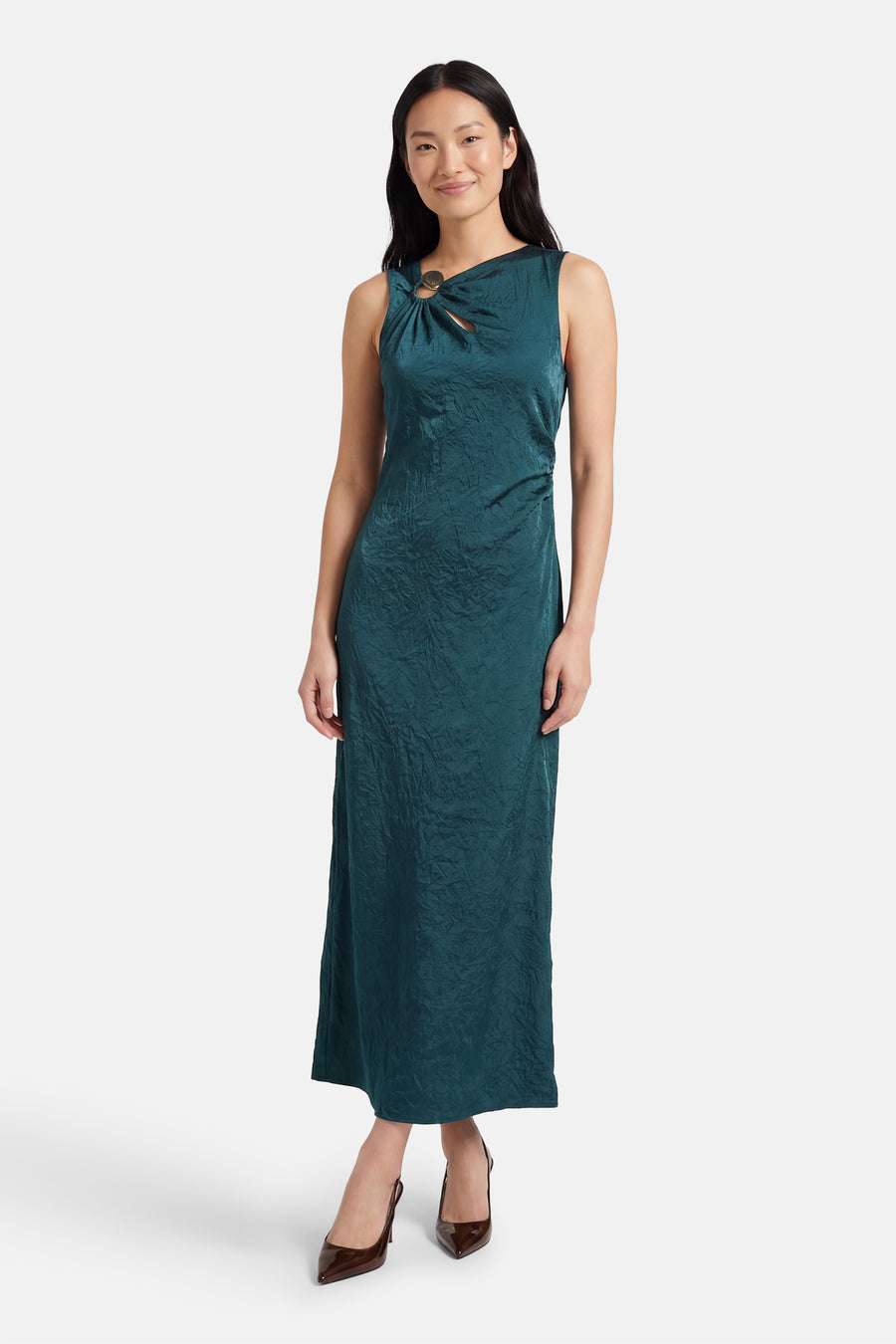 Groene jurk met korte mouwen van VILA, met een plooidetail en een ronde halslijn.